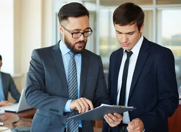 Provides expertise on legal matters and compliance. - 蓝鲸体育直播-APP下载